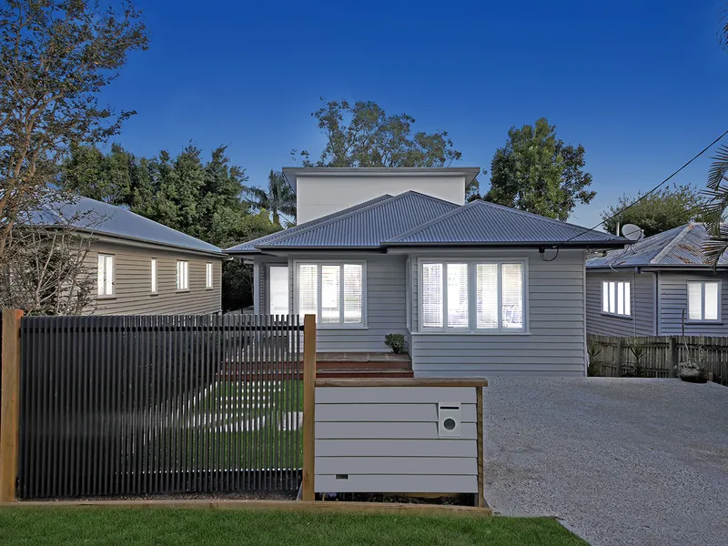 Huge, Renovated Family Home with View!