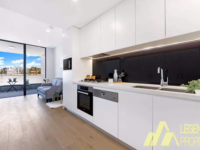 1 Bedroom Apartment, Central Location Eastwood!