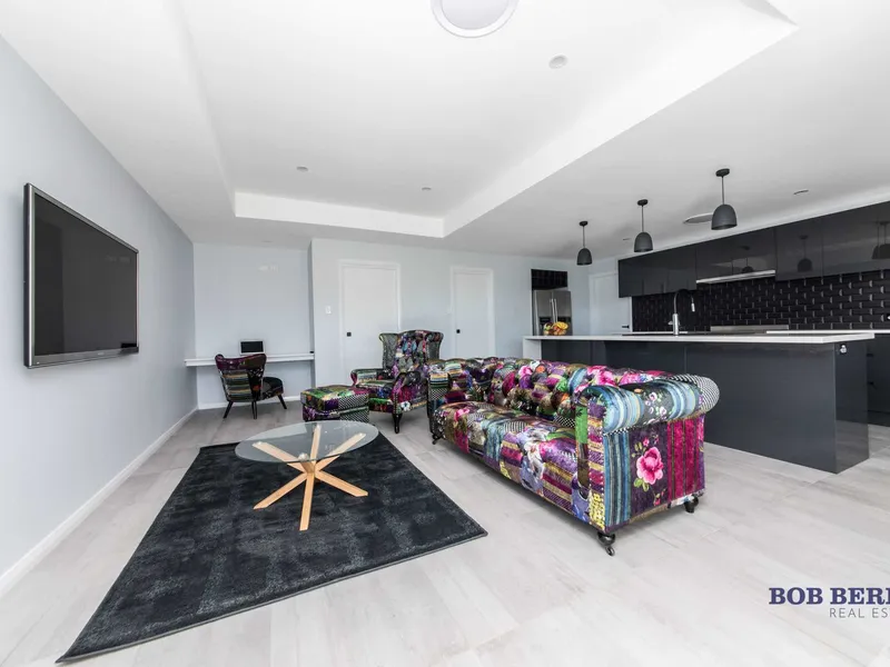 FURNISHED Executive Style Home in Macquarie View
