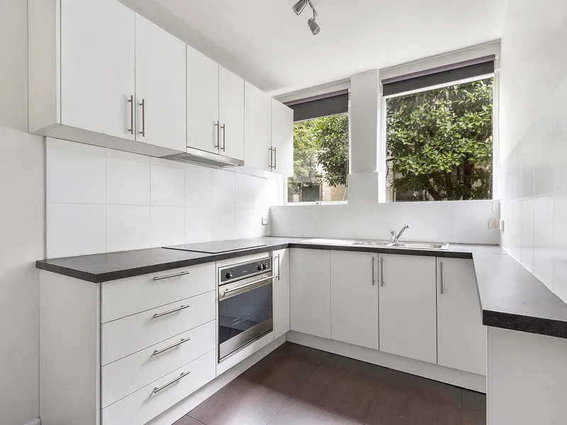 Neat & tidy apartment