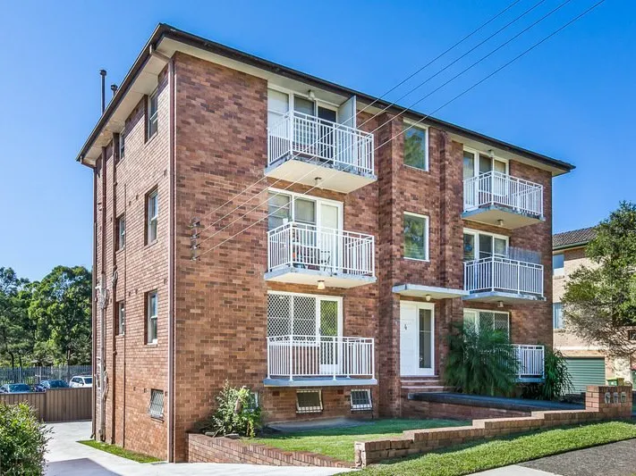 Neat and Tidy | Close to Public Transport