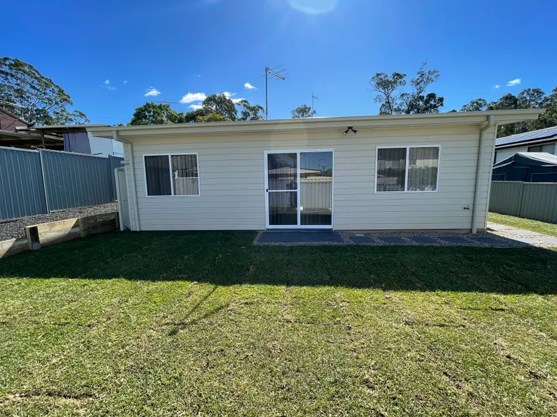 BRAND NEW 2 BEDROOM GRANNY FLAT WITH HUGE YARD!