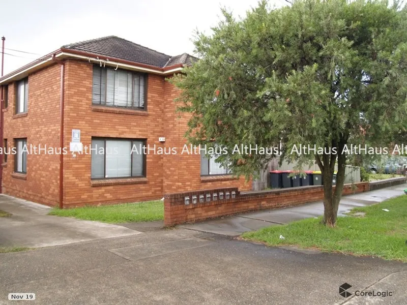 CONVENIENT TOP FLOOR APARTMENT 