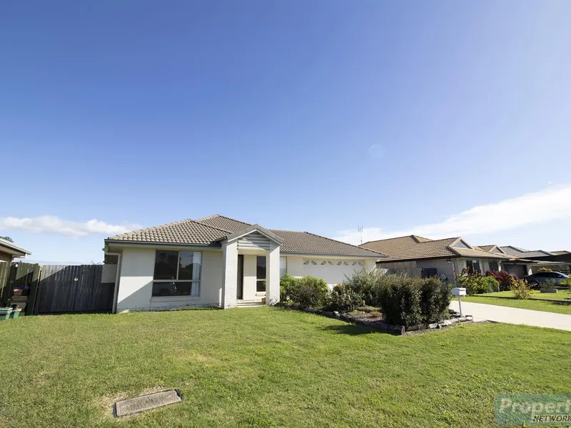 $420,000 offers over house 4,2,2,2 on 800 m2 – invest or occupy.