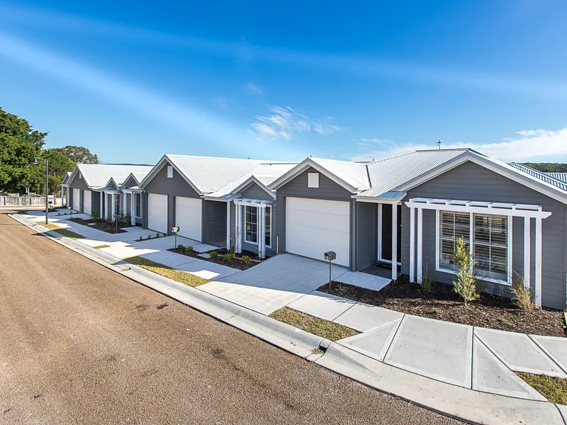 DISPLAY UNIT 150-156 LAKE ROAD, ELERMORE VALE