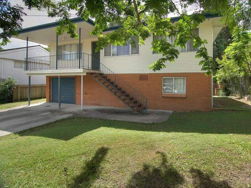 High set family home with entertaining deck
