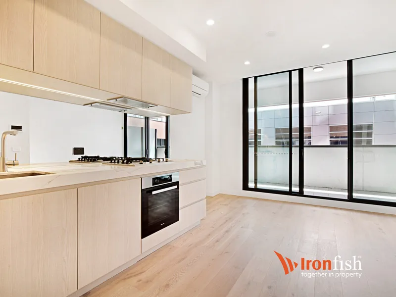 Double Storey loft living in CBD !! Luxury, ease and connectivity! What more could one want?! (white goods included)