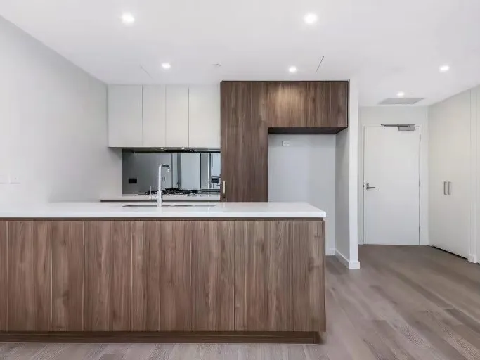Nearly new 2 bedroom apartment offers luxurious lifestyle!