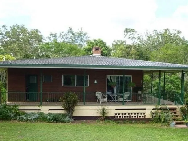 RESIDENCE – TOTAL 2144M2 WALKING DISTANCE TO TOWN.