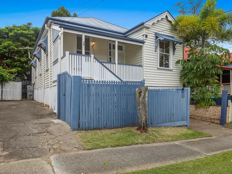 Lovingly Renovated Queenslander Minutes from the City