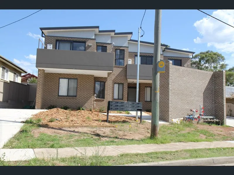 BRAND NEW UNIT - OLD TOONGABBIE