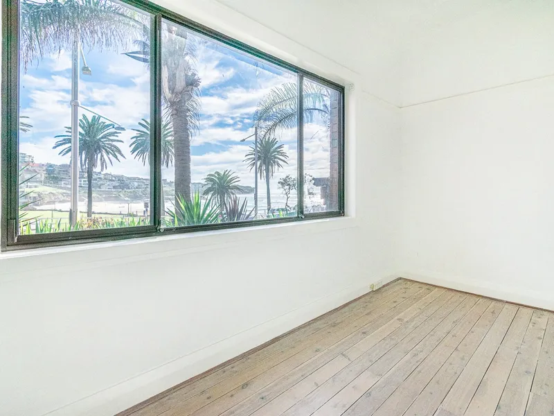 BEACHFRONT RENOVATED 3 BEDROOM APARTMENT WITH STUNNING VIEWS