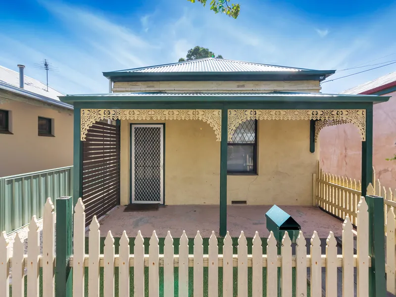 Beautiful Single Fronted Cottage