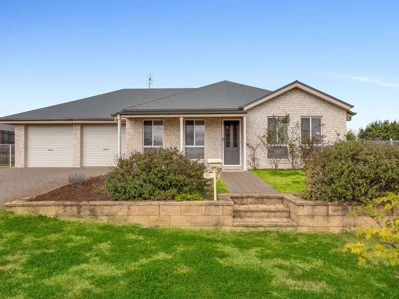 Vacant and Ready for Pre-Christmas Move In!