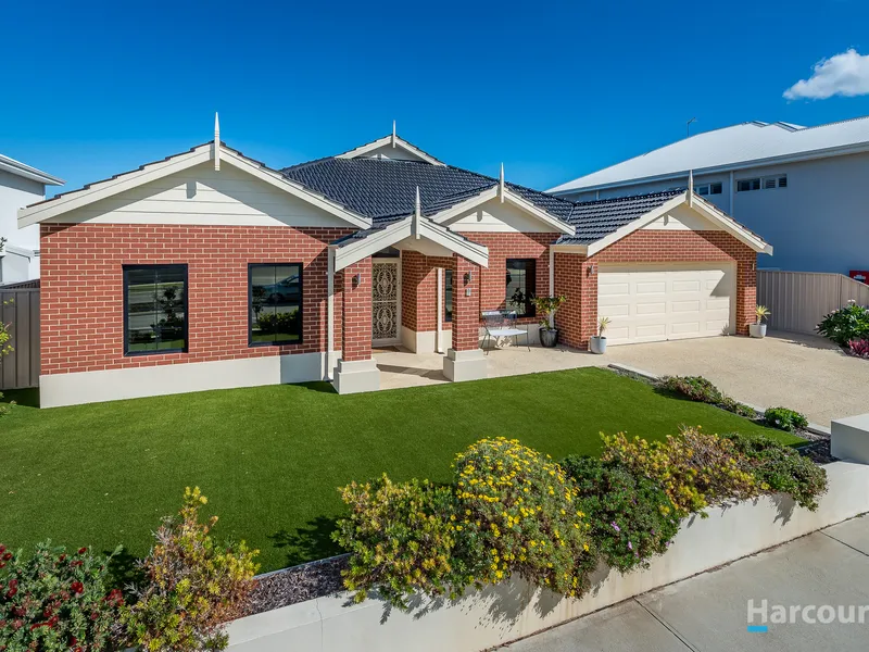 Luxurious Coastal Living on A Grand Scale