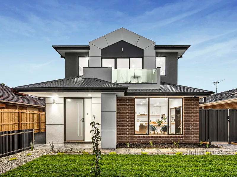 Light-Filled Luxury with a Parkland Panorama