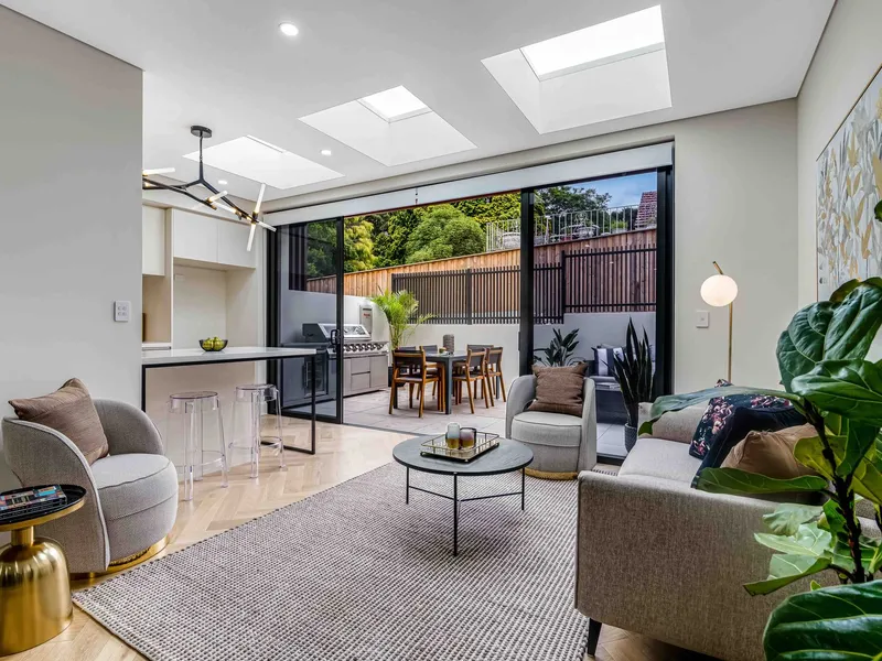 HAMILTON RESIDENCES Townhouse 2/122 Junction Road, Wahroonga 2076  HAMILTON RESIDENCES IS A COLLECTION OF SOPHISTICATED TOWNHOUSES SET AMONGST BOTANI