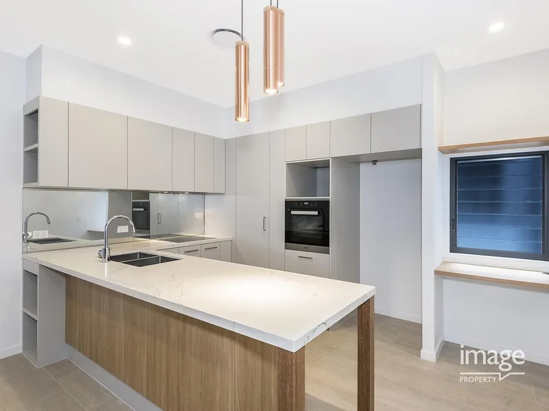 STUNNING 2 Bedroom home in prime location