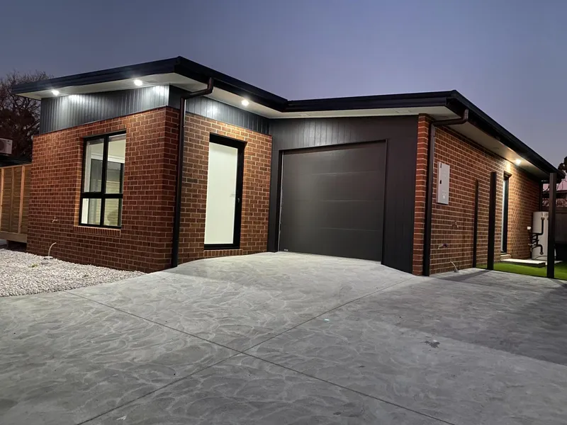 BRAND NEW MODERN APARTMENT