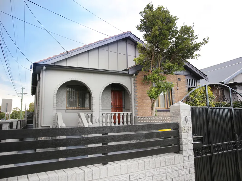 Renovated House With Garage