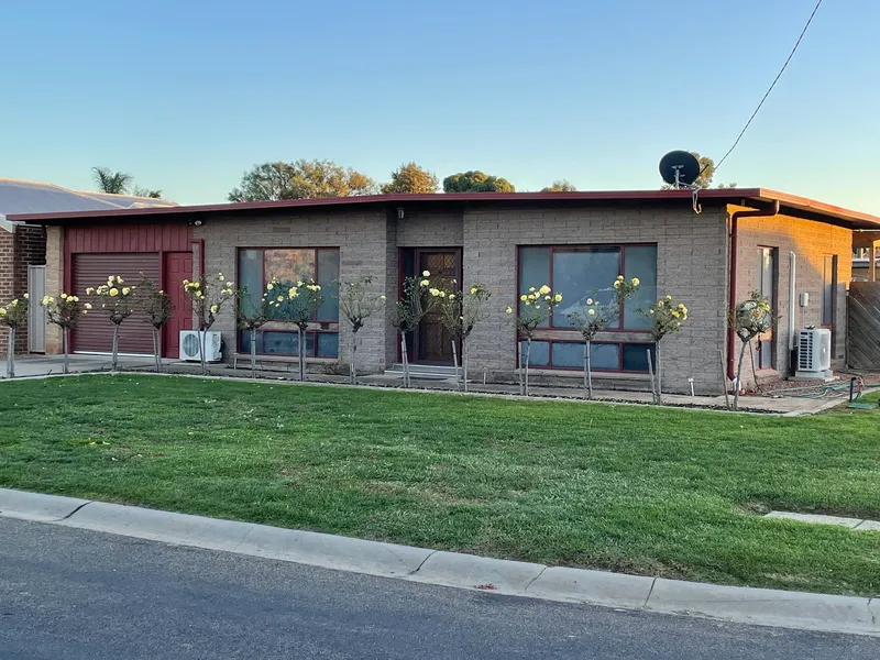 CORNER BLOCK WITH DUEL ACCESS