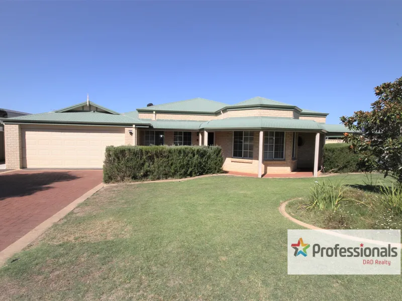 Huge Family Home with the Lot!