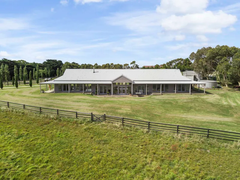 'ANDIAMO' ON 40 ACRES!