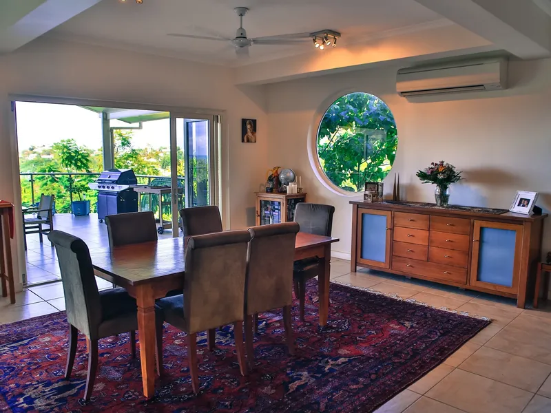 Large family home with fabulous ocean views