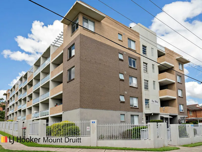 This immaculate split-level unit will be all you need to fall inlove!
