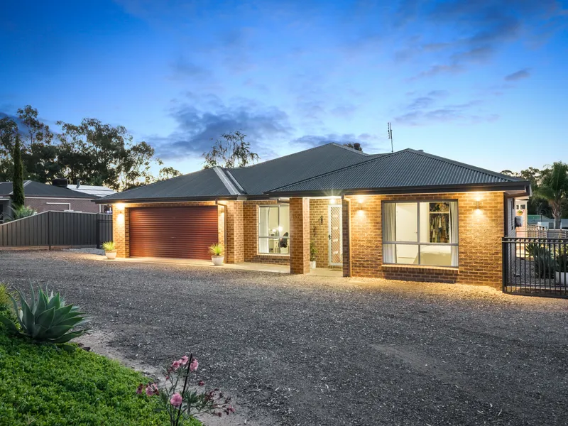 SPACIOUS & MODERN PROPERTY ADJACENT FOREST