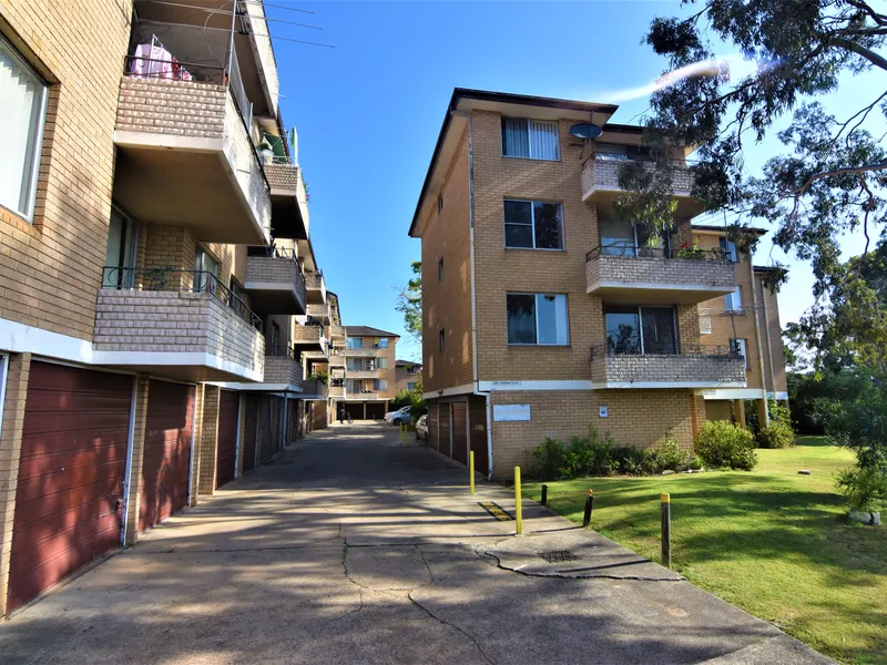 Spacious Convenient 2 Bedroom Unit - FREE WATER AND ELECTRICITY