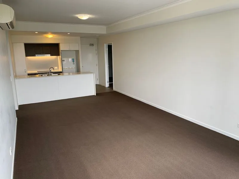 Unfurnished Modern City Apartment - Excellent Location