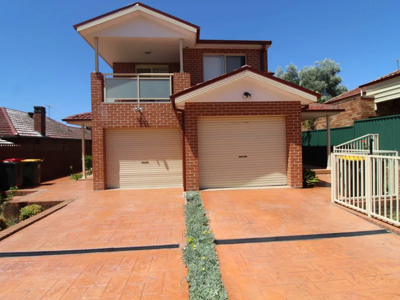 STYLISH DUPLEX IN CONVENIENT LOCATION