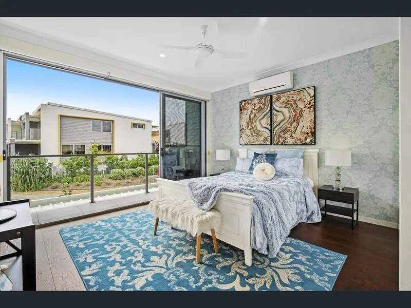 Immaculate timeless contemporary design townhouse