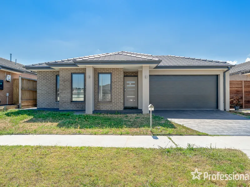 Modern Family Home Just Over 2 years OLD!!!!