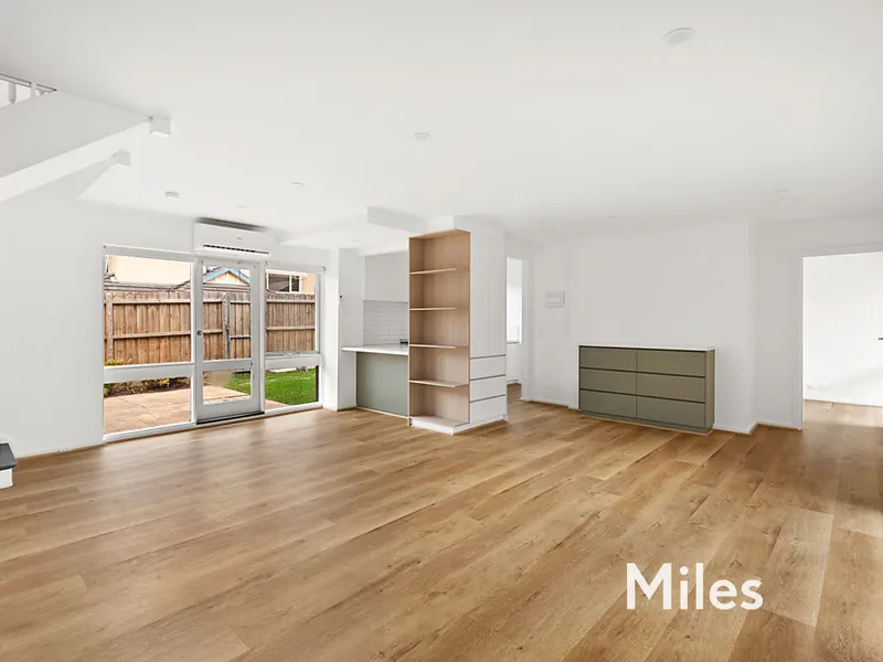 STUNNING THREE BEDROOM TOWNHOUSE