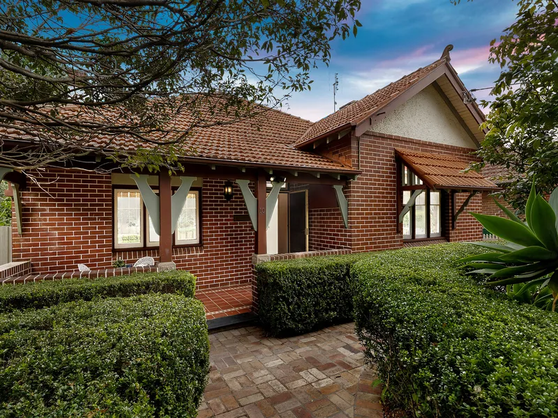Beautiful character residence 'Glenrose' offers privacy in the heart of Chatswood