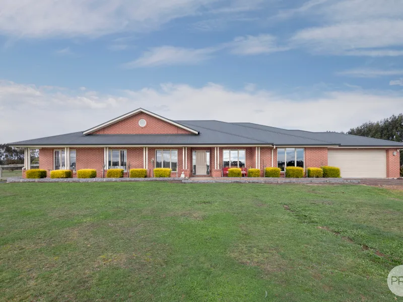 Rare 15 Acre Large Home In Haddon