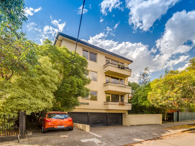 Light-filled Living Set For Supreme Lifestyle