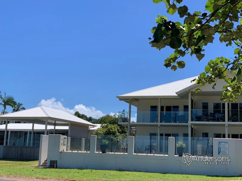 Splendid Waterfront Lifestyle!