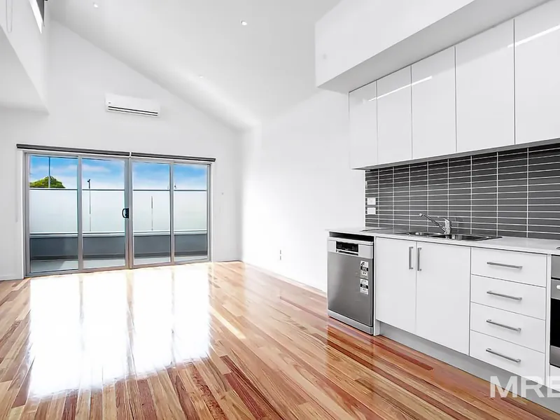 Modern & bright townhouse