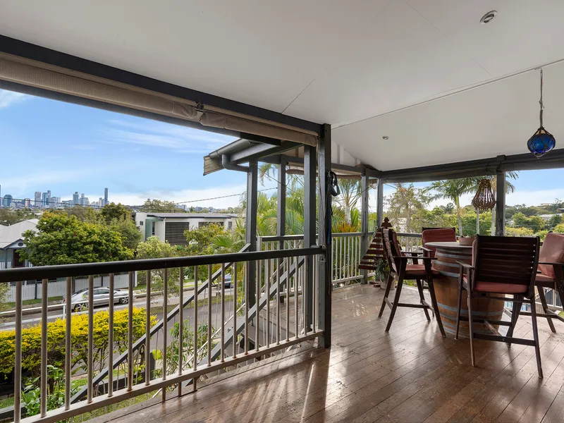 Quintessential Queenslander with city views and dual street access