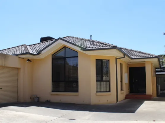 Delightful 2 Bed Villa Unit + Study!
