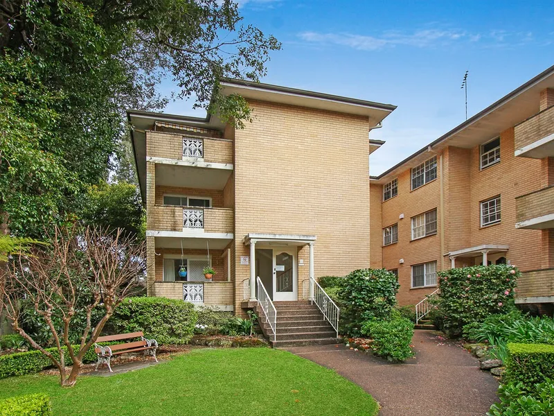 Oversized unit in the heart of Epping