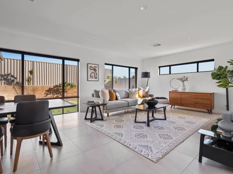 Stunning Home With Amazing Kitchen & Scullery
