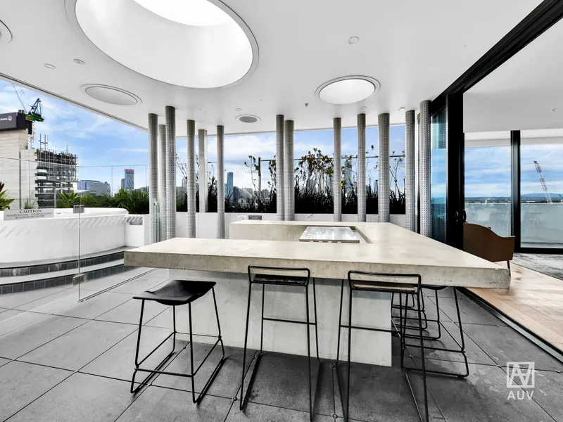 Ditch your car for this Modern City lifestyle!