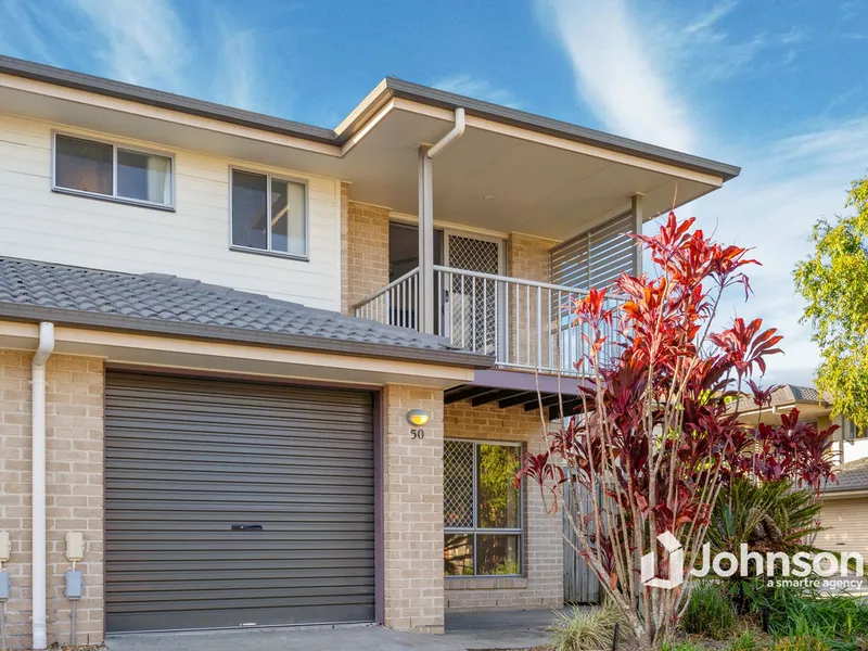 Fantastic 3 Bedroom Townhouse! Freshly Painted & New Carperts!