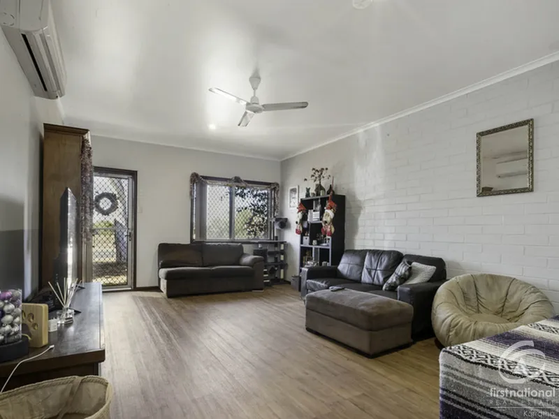 SPACIOUS 2 BEDROOM DUPLEX - NO STRATA FEES - LARGE 500sqm BLOCK