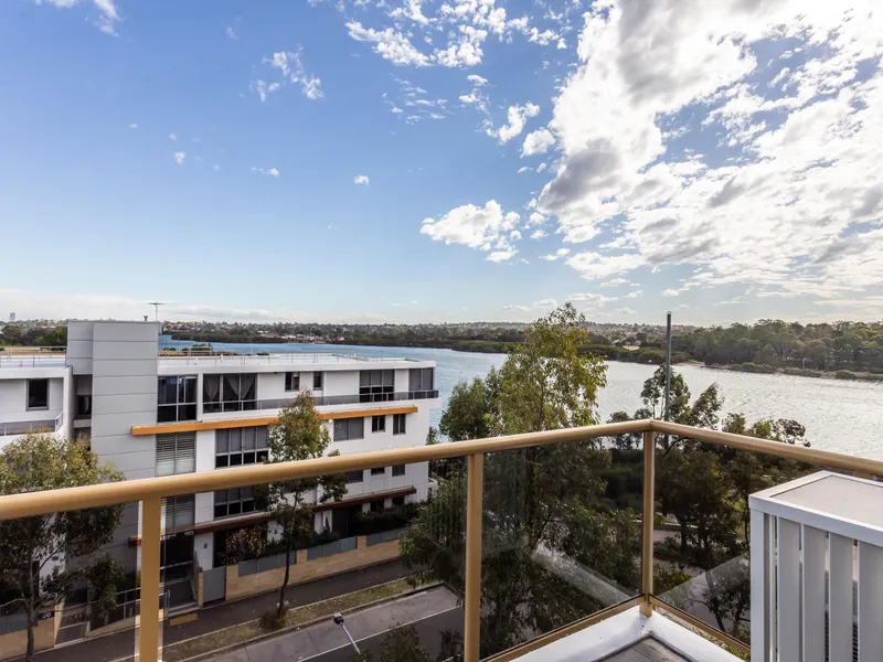 Stunning High Floor One Bedroom apartment with Water View