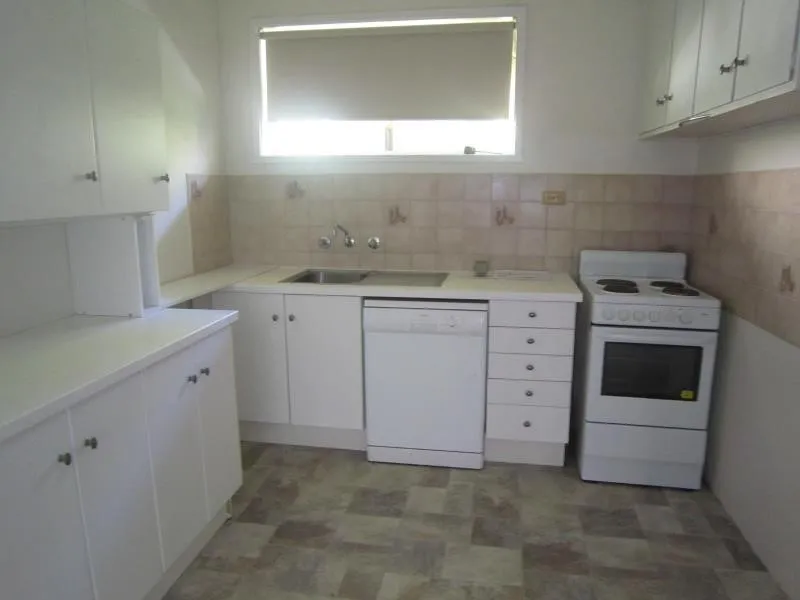 Quiet 1 bedroom with car space